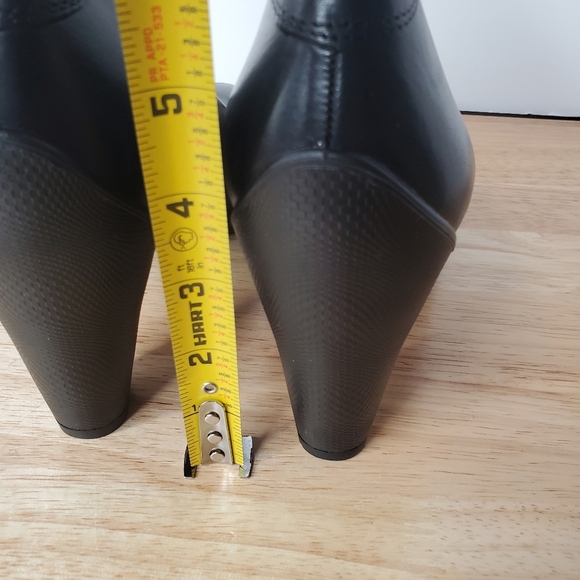 Ecco Black Women's Heels - Picture 6 of 9